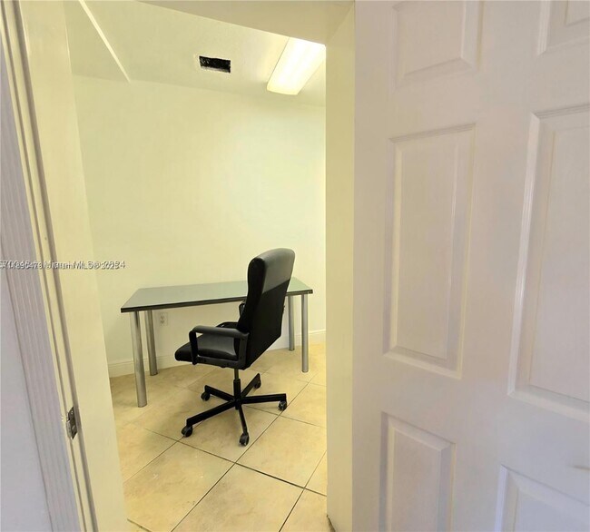 Foto del edificio - 7600 SW 19th Terrace