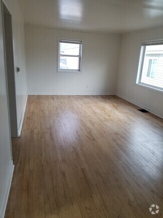 Building Photo - 918 8th Ave