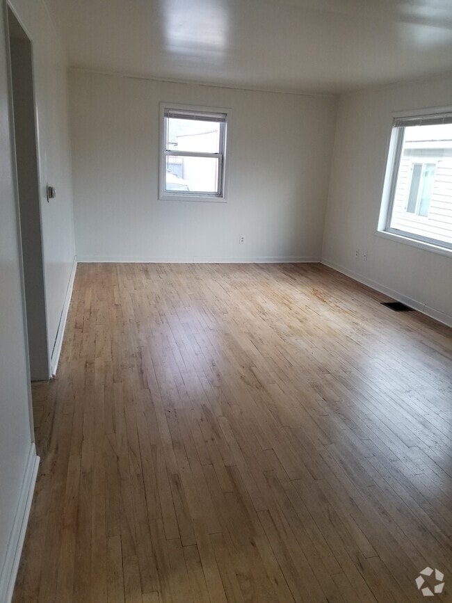 Building Photo - 918 8th Ave