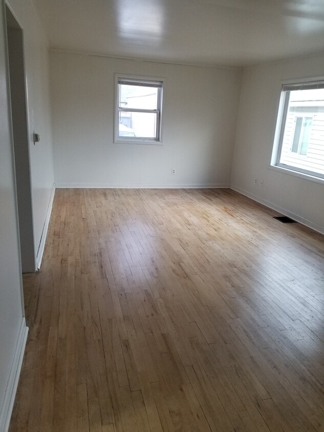 Livingroom - 918 8th Ave