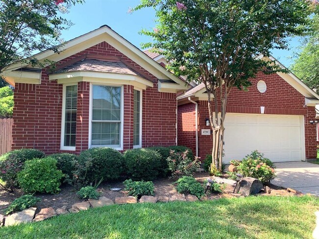 Building Photo - 4739 Silverlake Dr
