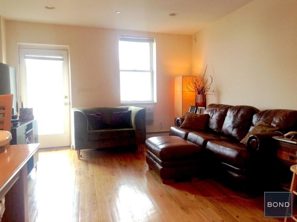 Foto principal - 901 Grand St