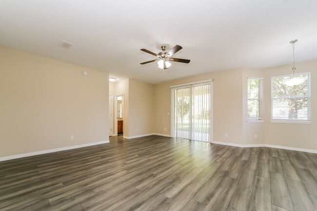 Foto del edificio - 731 E Red House Branch Rd