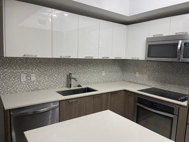 Foto del edificio - 5252 NW 85th Ave
