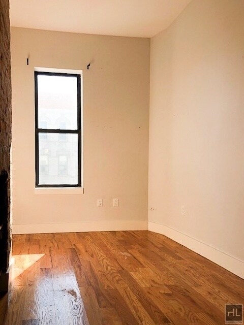 Foto del edificio - 285 Irving Avenue Unit #3R