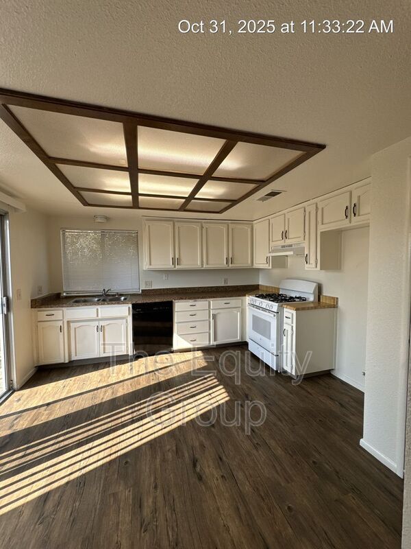 Foto del edificio - 1347 S Court St