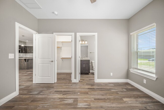 Building Photo - Brand New Neosho Unit now available for lease! $1,395 Rent/$1,395 Deposit