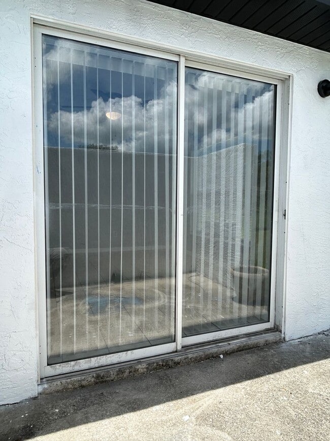 Foto del edificio - 1835-1841 SW 109th Pl