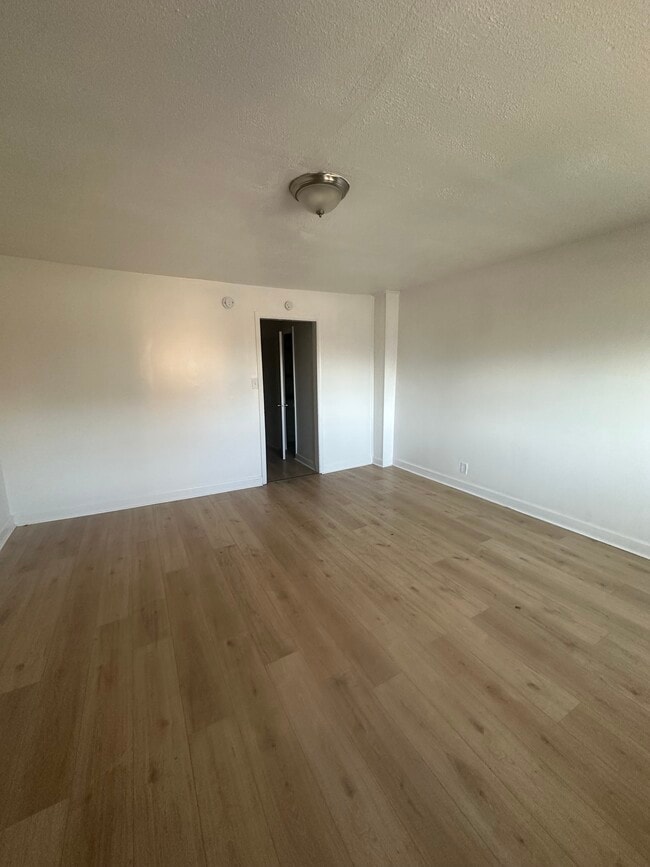 Building Photo - 636 Ridge Ave