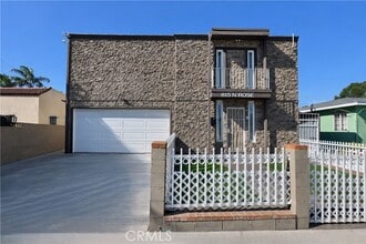 Building Photo - 815 N Rose Ave