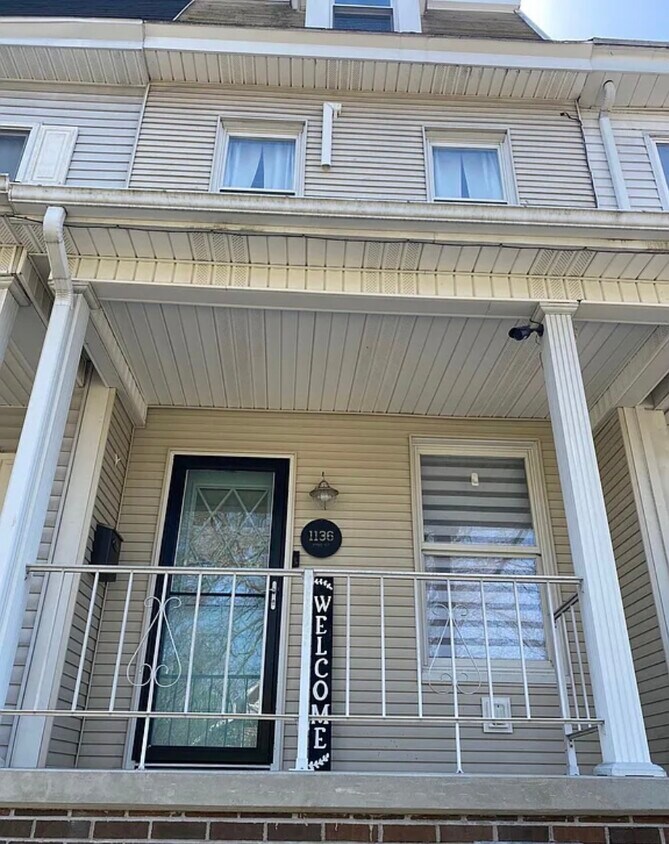 Primary Photo - 1136 Pine St