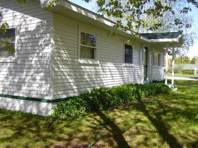 Building Photo - 19348 Maple St