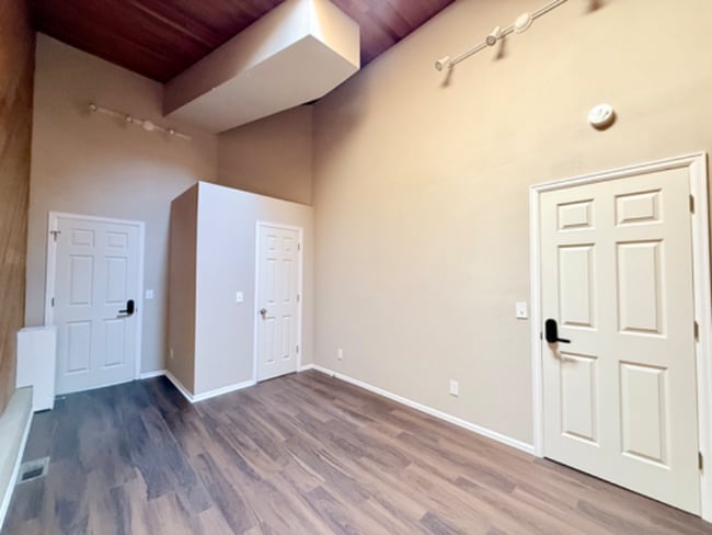 Building Photo - 301 W Mangrum Dr