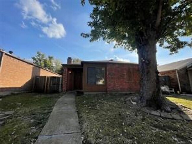 Building Photo - Come Home Today!!