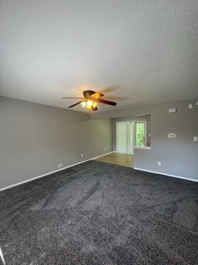 Building Photo - Coming Soon! Spacious Split-Level Duplex in Lee’s Summit