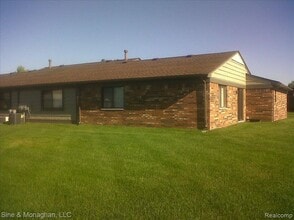Building Photo - 8688 Villa Ln