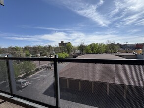 Building Photo - 417 E Kiowa
