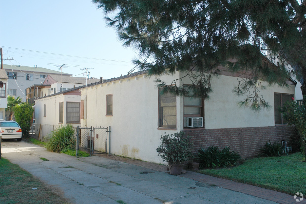 Building Photo - 4025-4027 Brunswick Ave