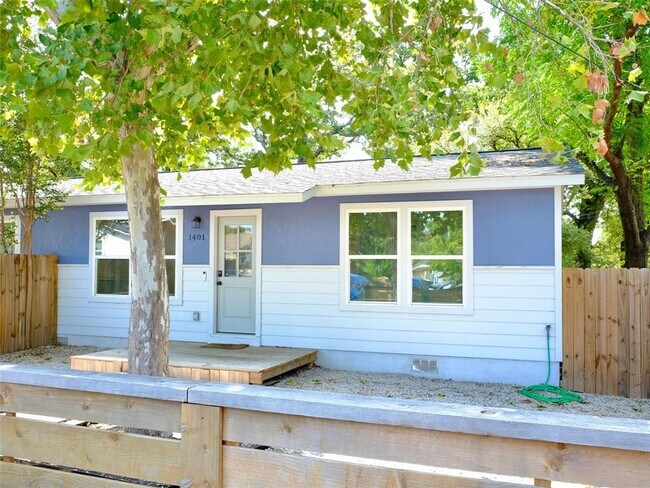 Foto del edificio - 1401 Marcus Pl