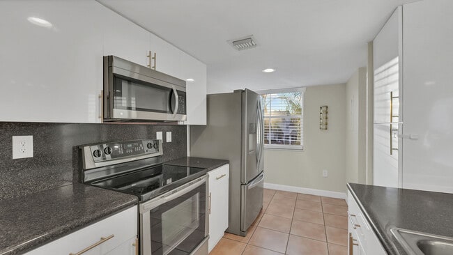 Foto del edificio - 4635 NW 97th Pl