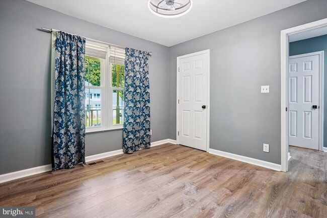 Foto del edificio - 6219 Forest Grove Dr