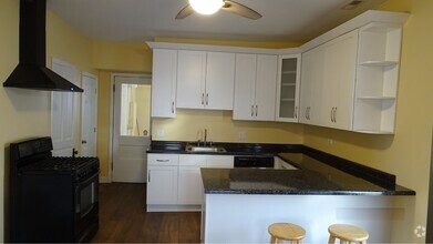 Building Photo - 5622 N Mango Ave