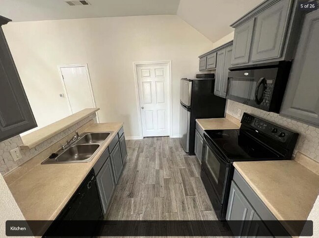 Building Photo - 2604 Saulsbury Dr