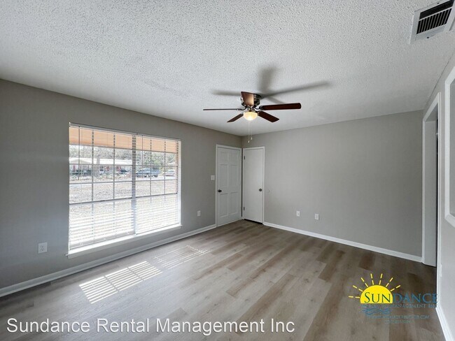 Foto del edificio - 3 br, 1 bath House - 209 Forrest Parkway