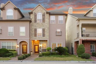 Building Photo - 427 N Gate Stone