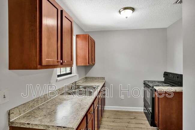 Building Photo - 7423 Orlando Ave