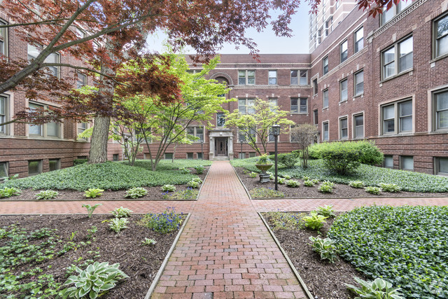 Building Photo - Discover Comfortable Living at Barry Quad!