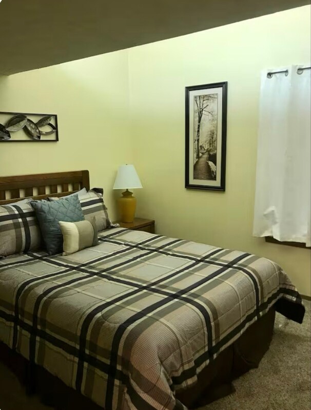 Building Photo - 17 Fall Creek Trail