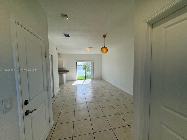 Foto del edificio - 20606 NE 5th Pl