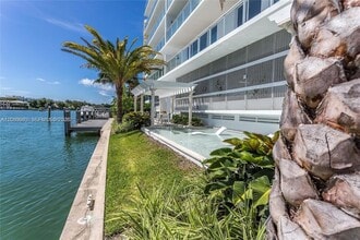 Building Photo - 9821 E Bay Harbor Dr