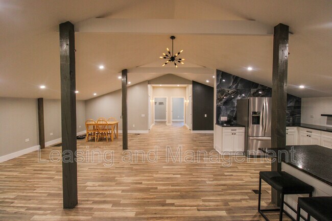 Foto del edificio - 3494 River Rd