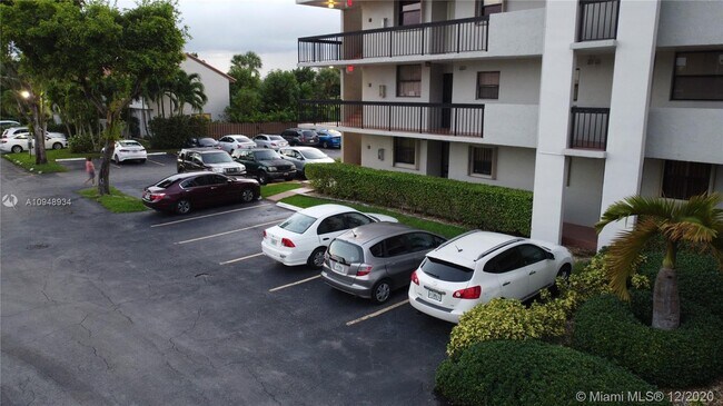 Foto del edificio - 10317 NW 9th St Cir