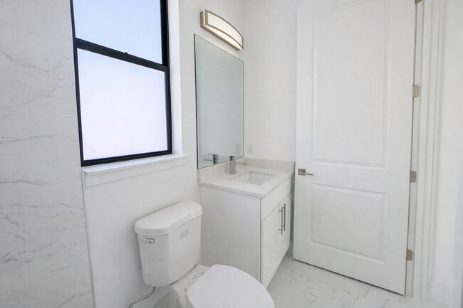 Foto del edificio - 828 Holmes Ave