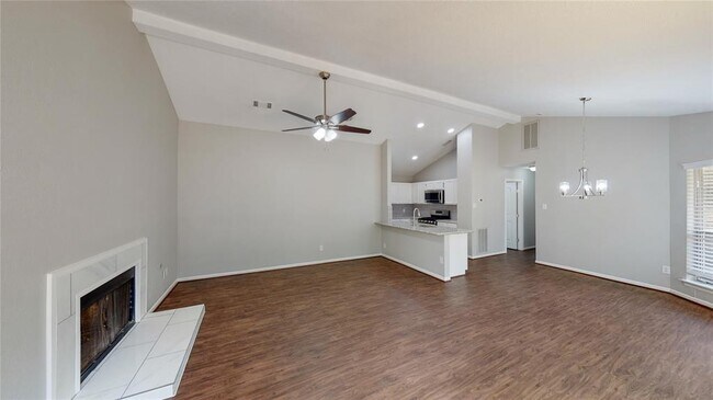 Building Photo - 31 Tulip Hill Ct