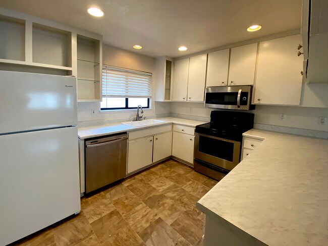 Foto del edificio - 23173 Lone Pine Dr