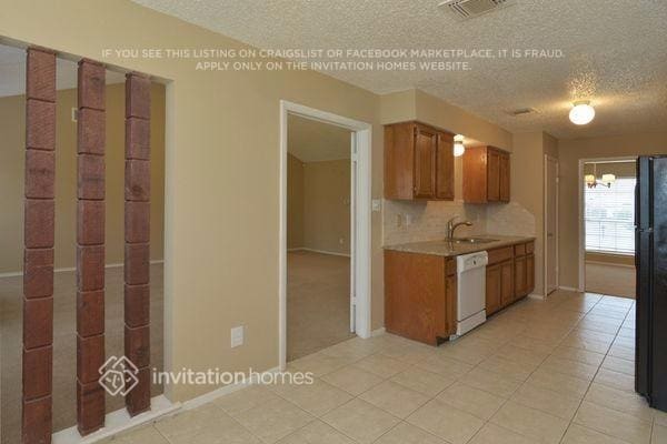 Building Photo - 5802 Longforest Dr