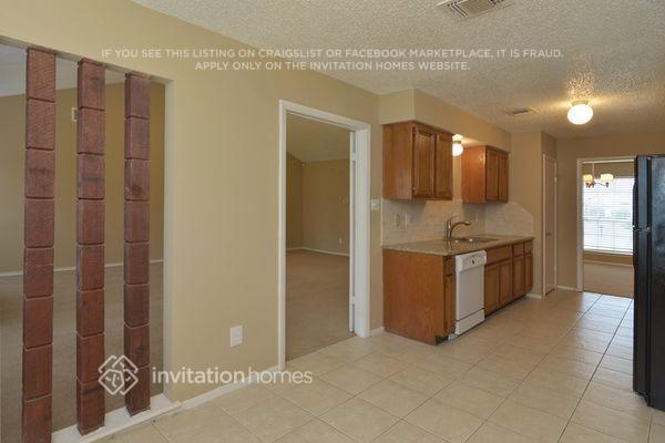 Foto del edificio - 5802 Longforest Dr