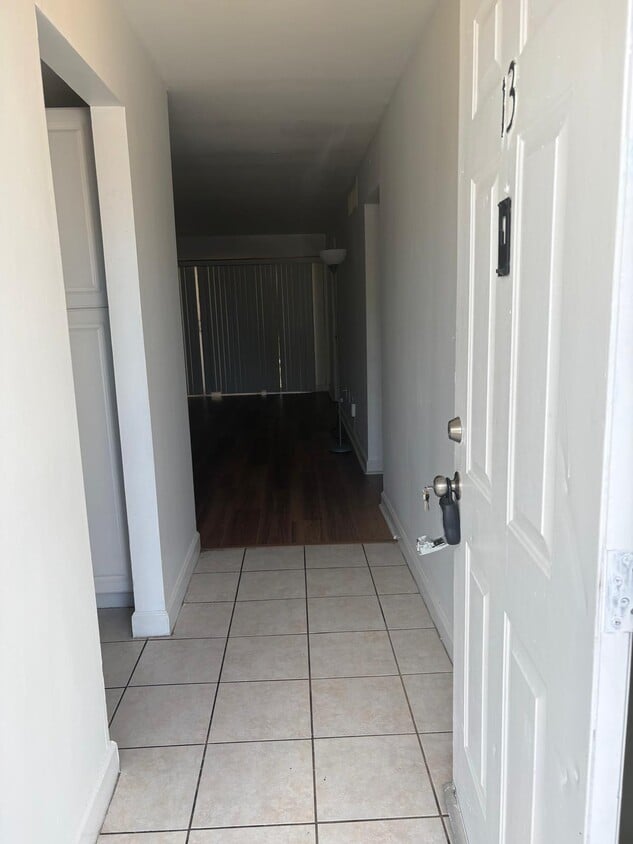 Building Photo - 1505 Crescent Cir