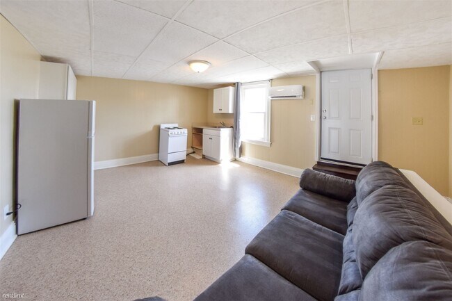 Building Photo - 1 br, 1 bath  - 1043 N Duke St 3rd Floor