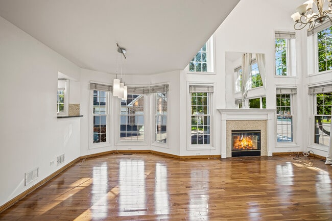Foto del edificio - 807 Fairmont Ct