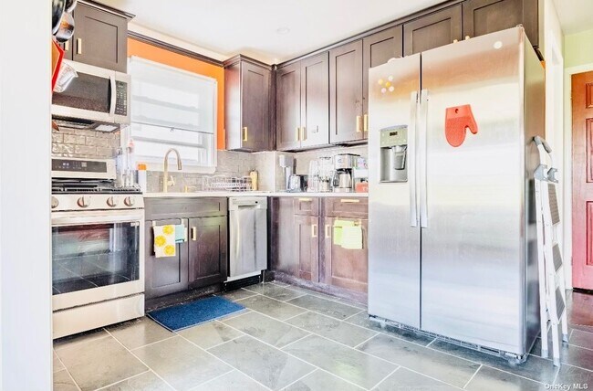 Foto del edificio - 321 B 46 St