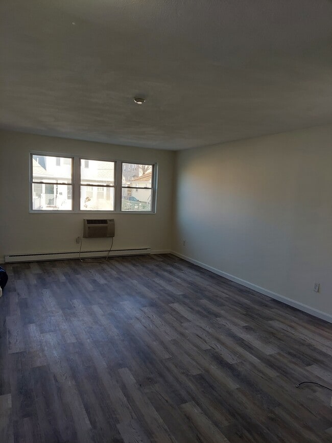 Building Photo - 144 West St