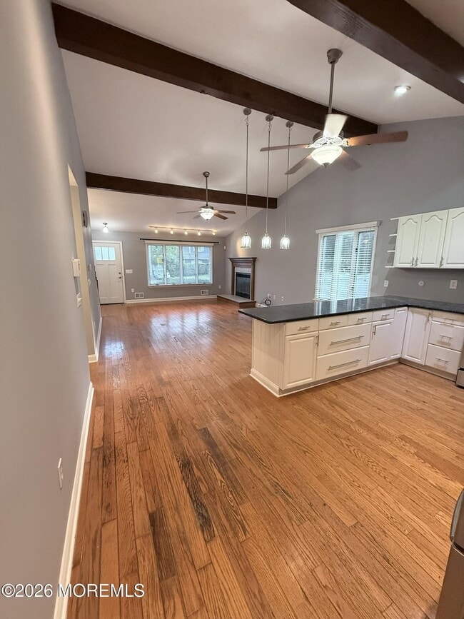 Building Photo - 406 Cedar Dr