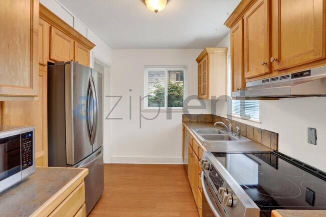 Building Photo - Unit