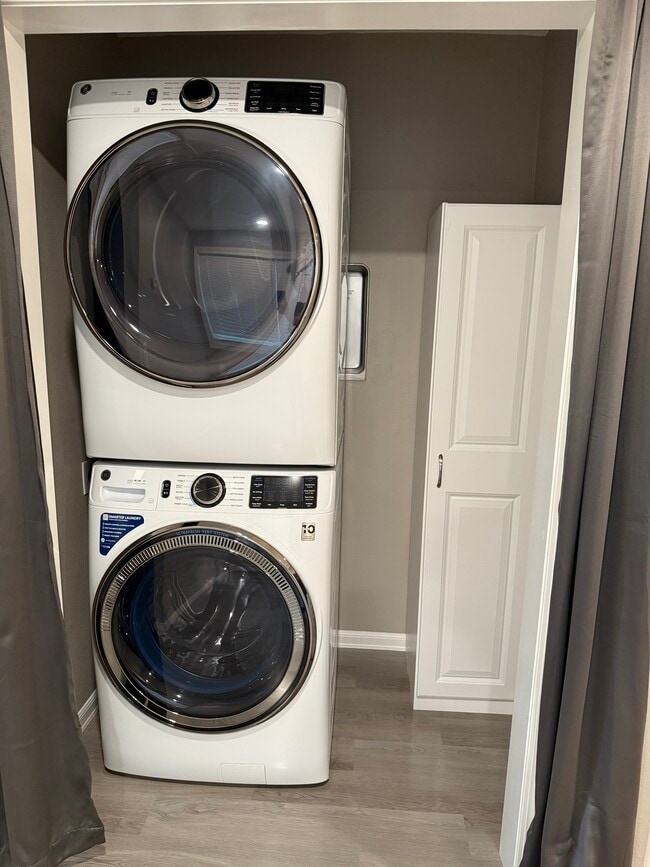 Building Photo - 609 Irwin St