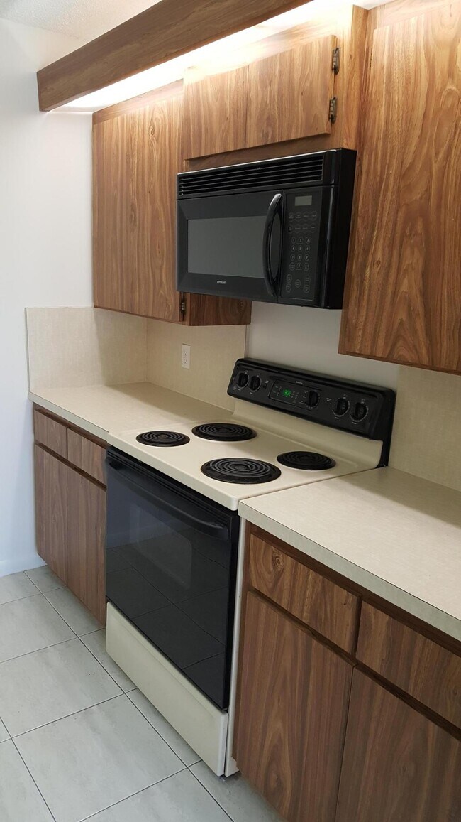 Building Photo - 2401  24th Way  West Palm Beach Fl 33407